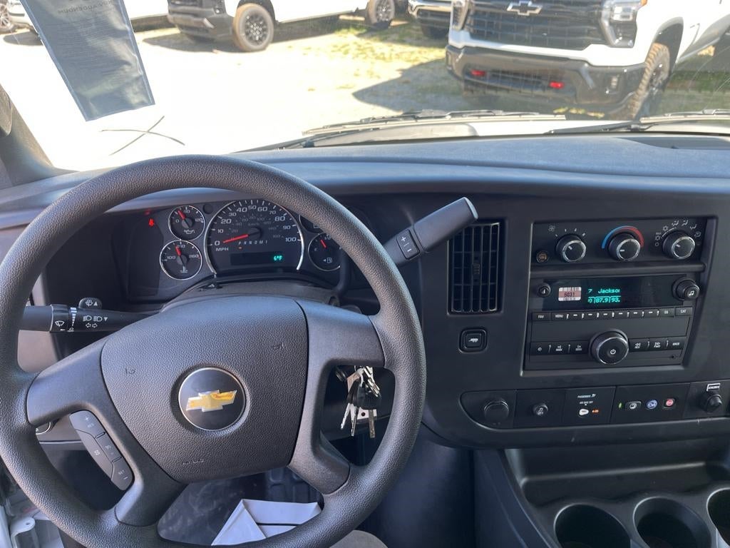 2024 Chevrolet Express Cutaway 3500 1WT