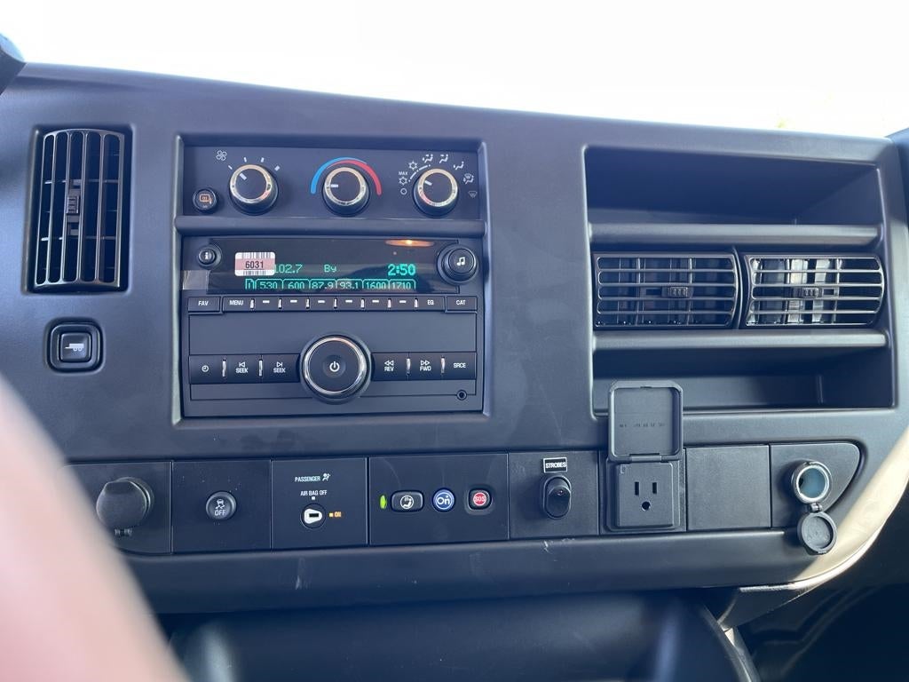 2024 Chevrolet Express Cutaway 3500 1WT