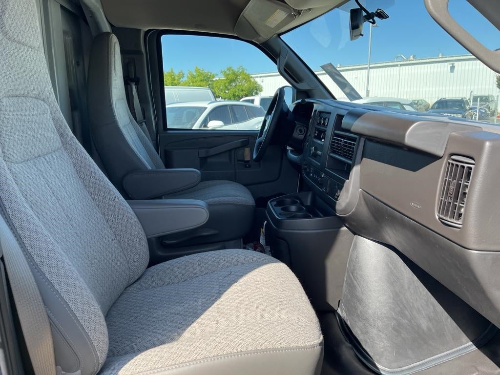 2024 Chevrolet Express Cutaway 3500 1WT