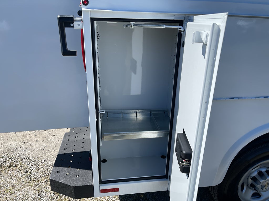 2024 Chevrolet Express Cutaway 3500 1WT