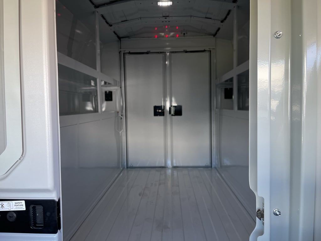 2024 Chevrolet Express Cutaway 3500 1WT