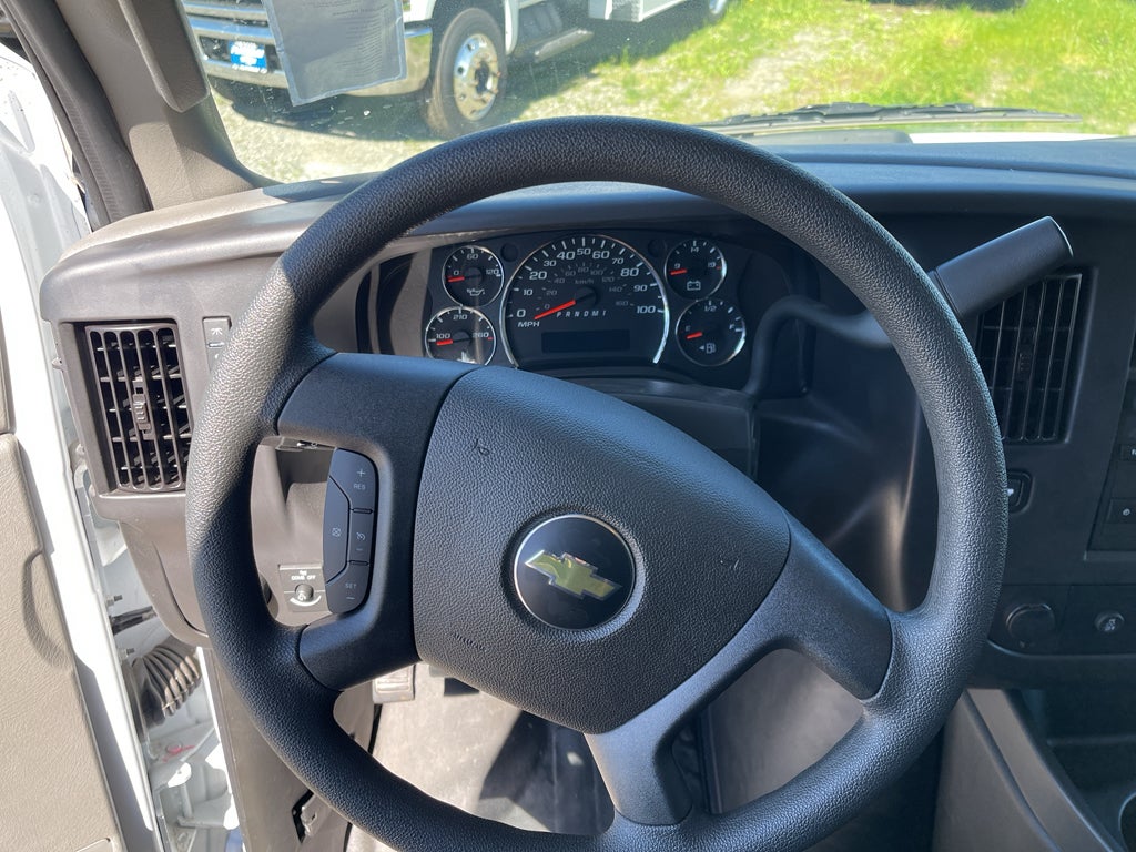 2024 Chevrolet Express Cutaway 3500 1WT