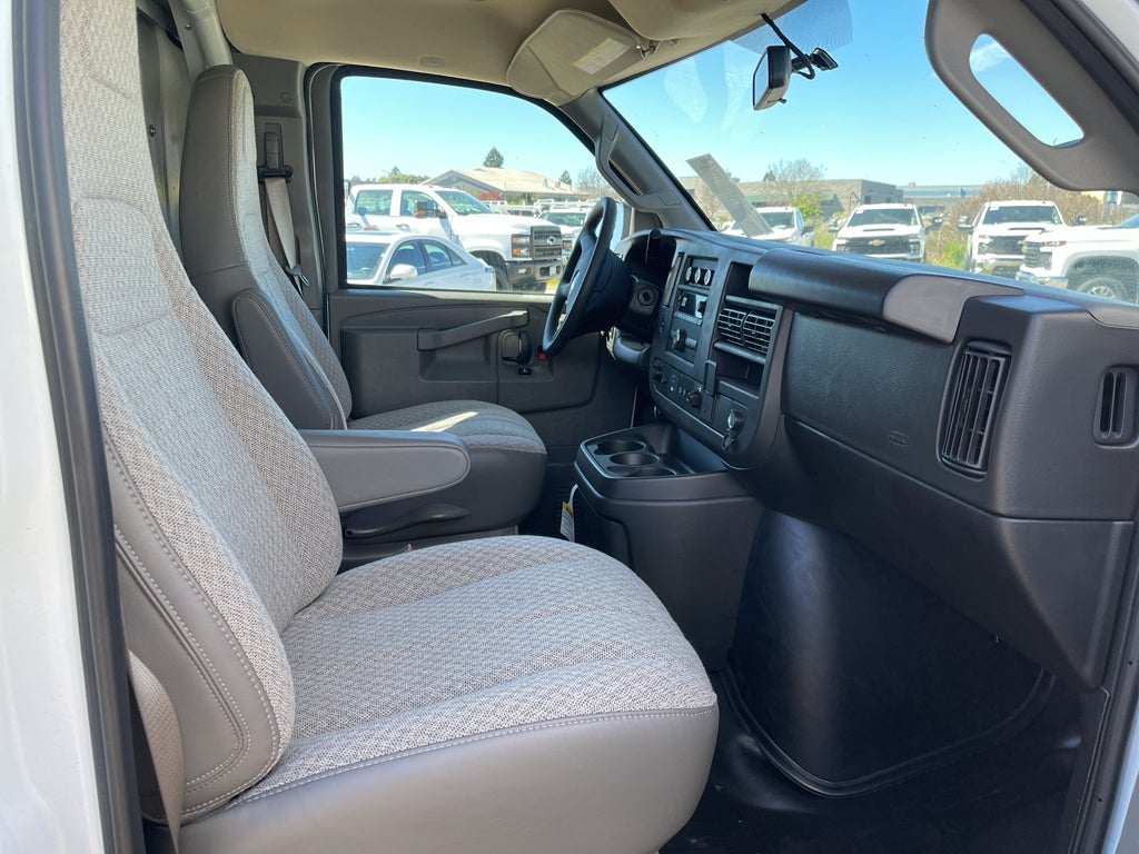 2024 Chevrolet Express Cutaway 3500 1WT