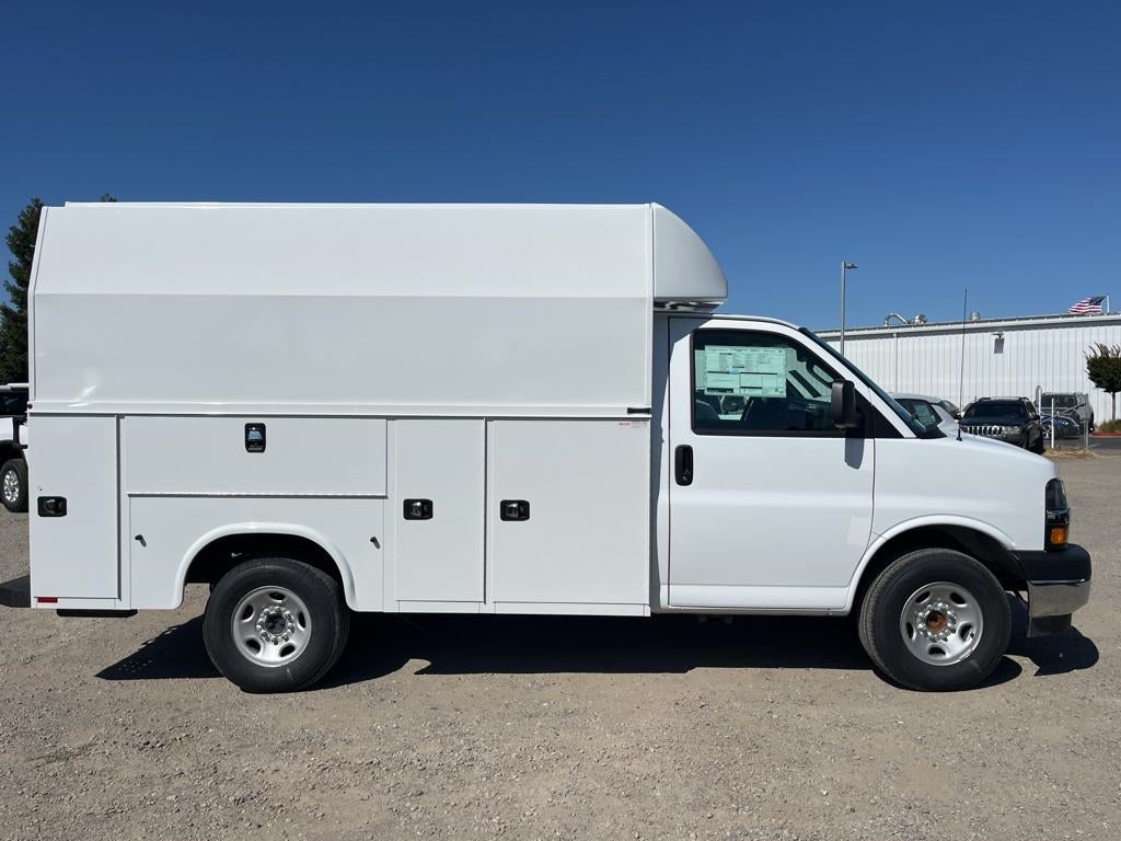2024 Chevrolet Express Cutaway 3500 1WT