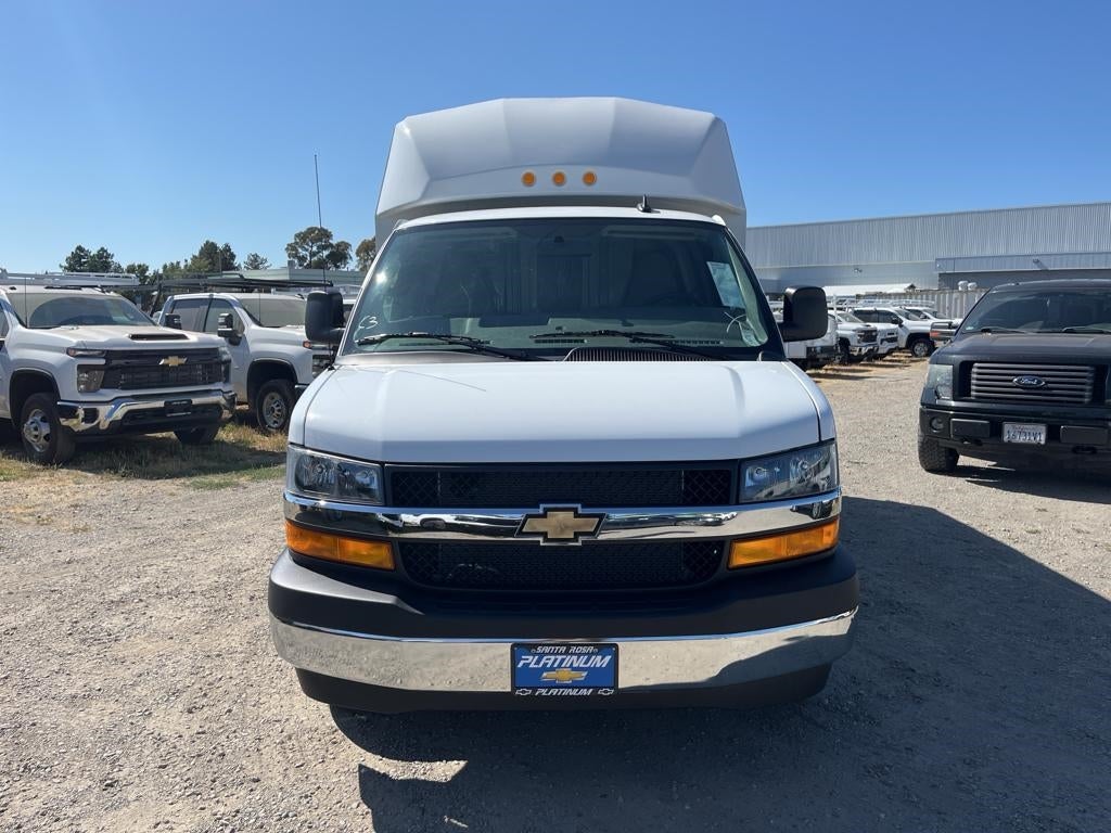 2024 Chevrolet Express Cutaway 3500 1WT