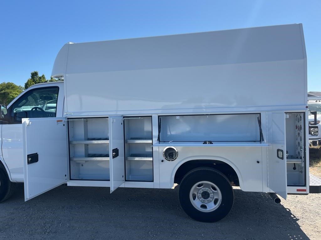 2024 Chevrolet Express Cutaway 3500 1WT