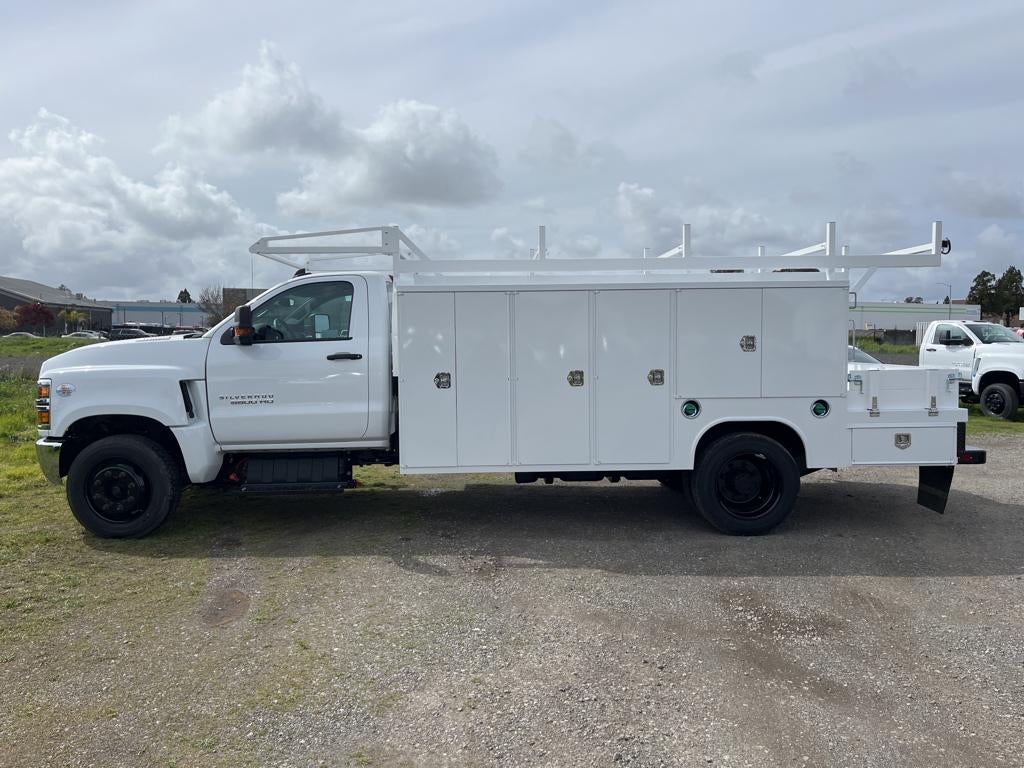 2023 Chevrolet Silverado 5500 HD Work Truck