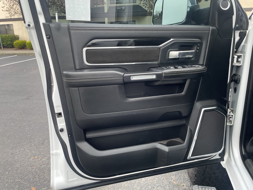 2019 RAM 3500 Laramie Crew Cab 4x4 8' Box