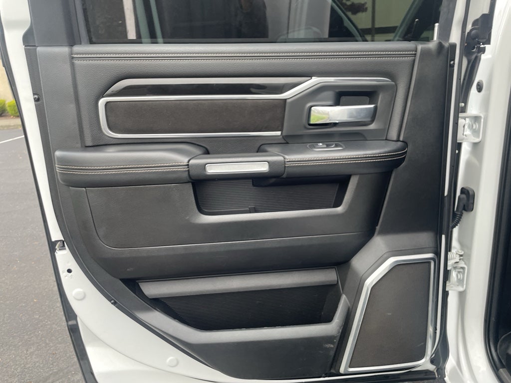 2019 RAM 3500 Laramie Crew Cab 4x4 8' Box