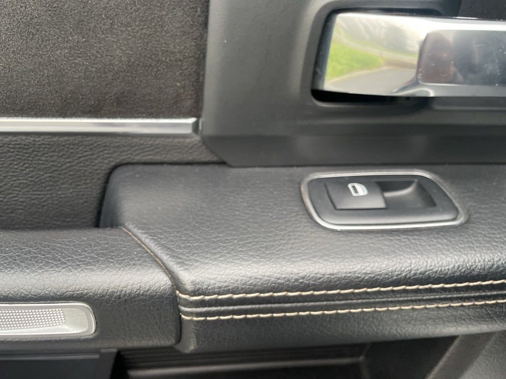 2019 RAM 3500 Laramie Crew Cab 4x4 8' Box