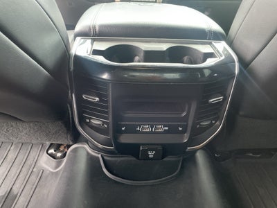 2019 RAM 3500 Laramie Crew Cab 4x4 8' Box