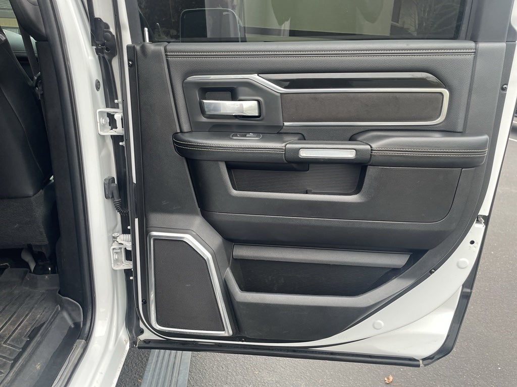 2019 RAM 3500 Laramie Crew Cab 4x4 8' Box