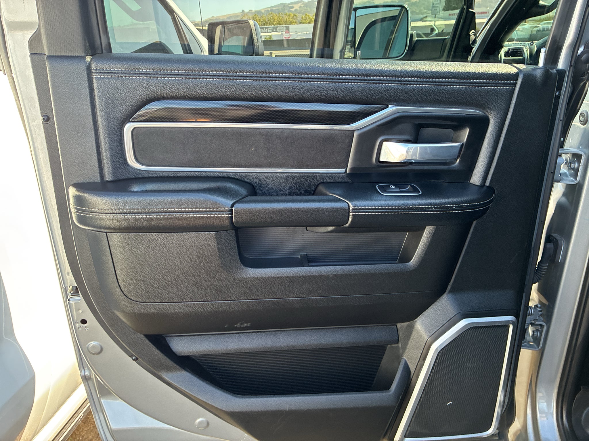 2022 RAM 2500 Laramie Crew Cab 4x4 6'4" Box