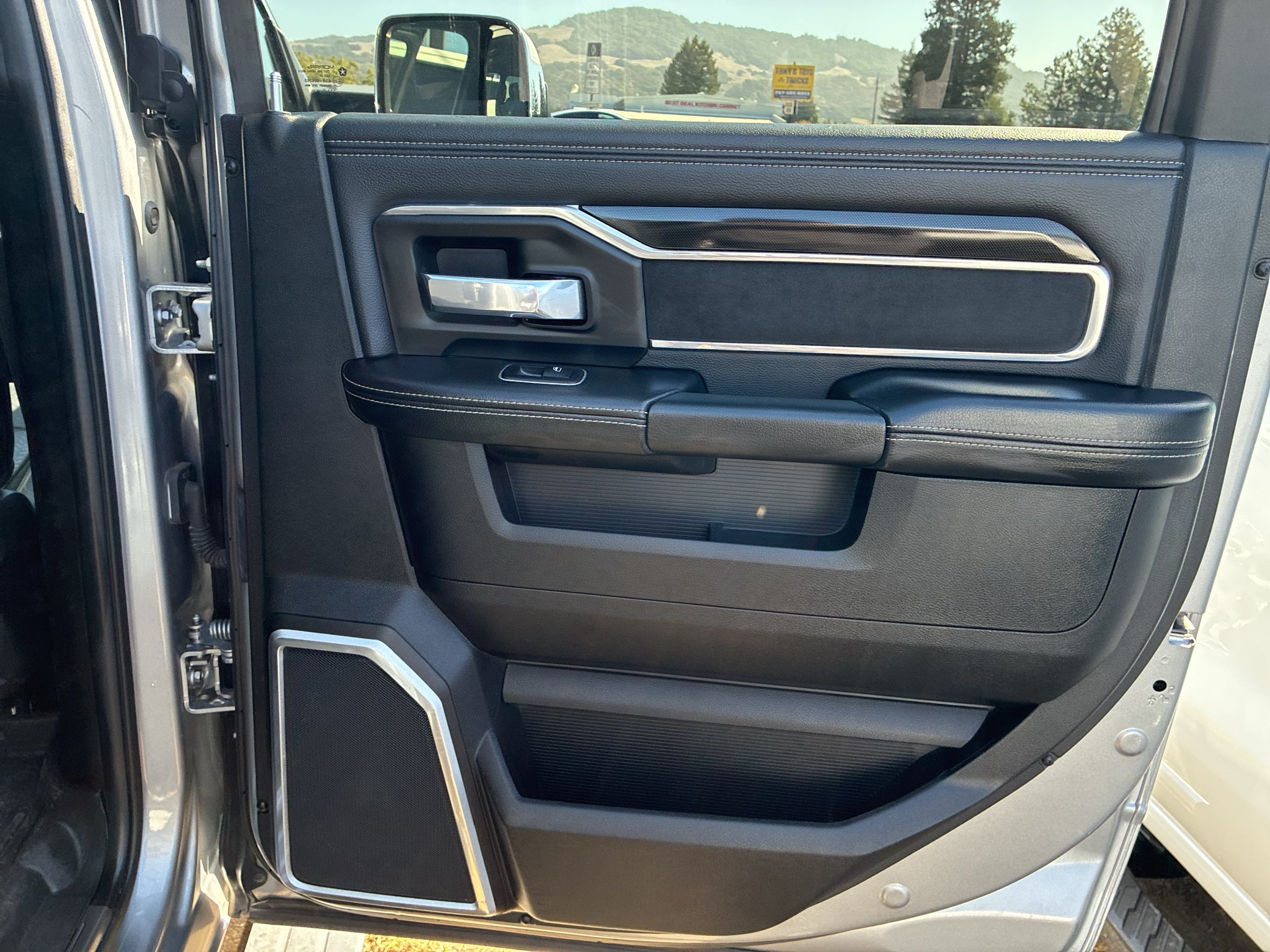 2022 RAM 2500 Laramie Crew Cab 4x4 6'4" Box