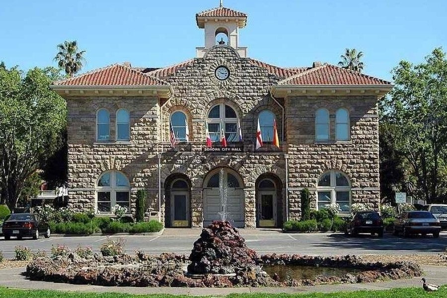 Sonoma CA city hall